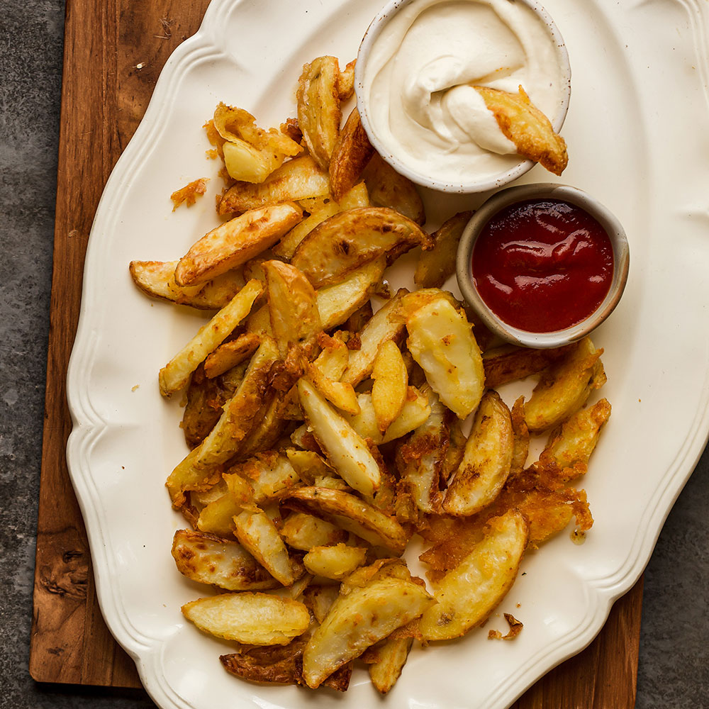Crunchy baked wedges with cashew aioli